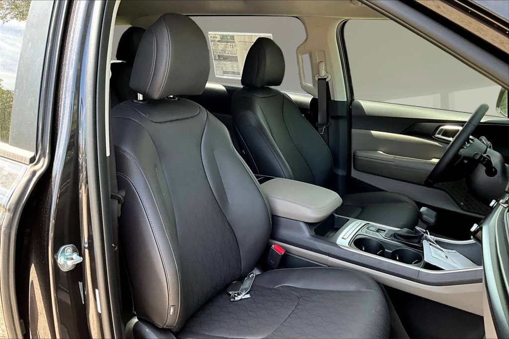 New 2026 Kia Carnival FWD image 9