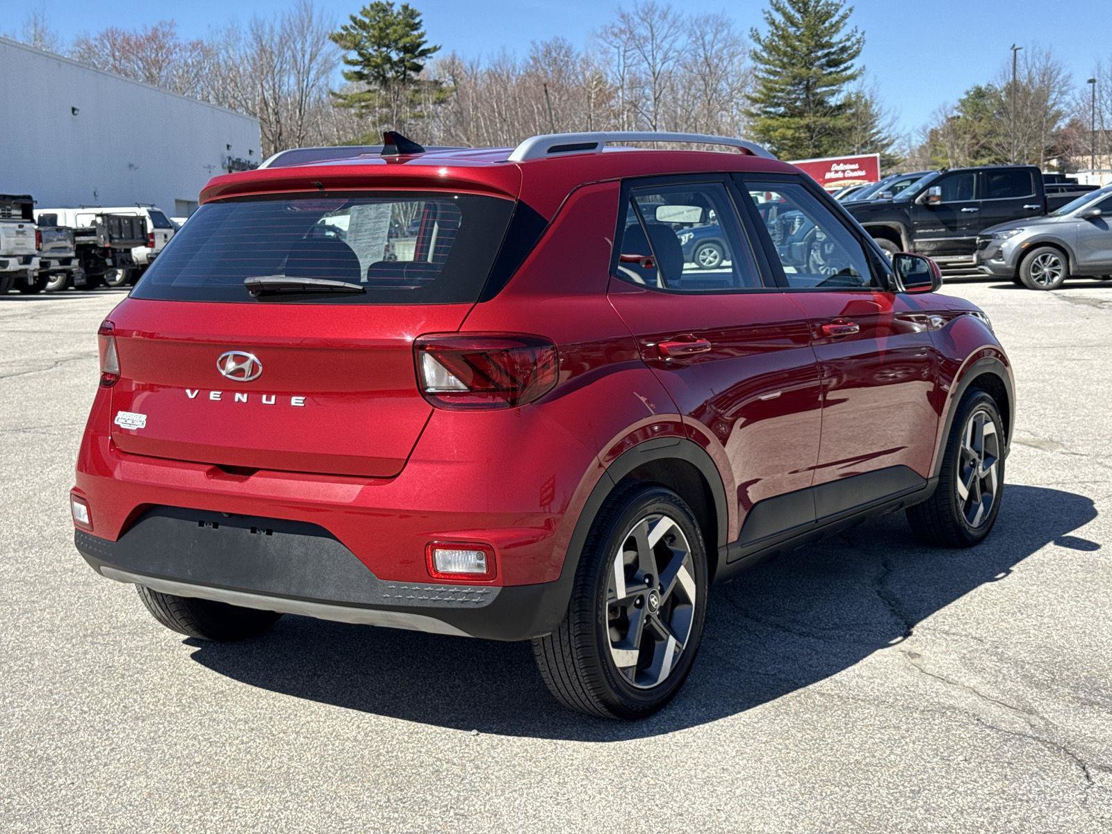Used 2022 Hyundai Venue Limited w/ Cargo Package FWD image 8
