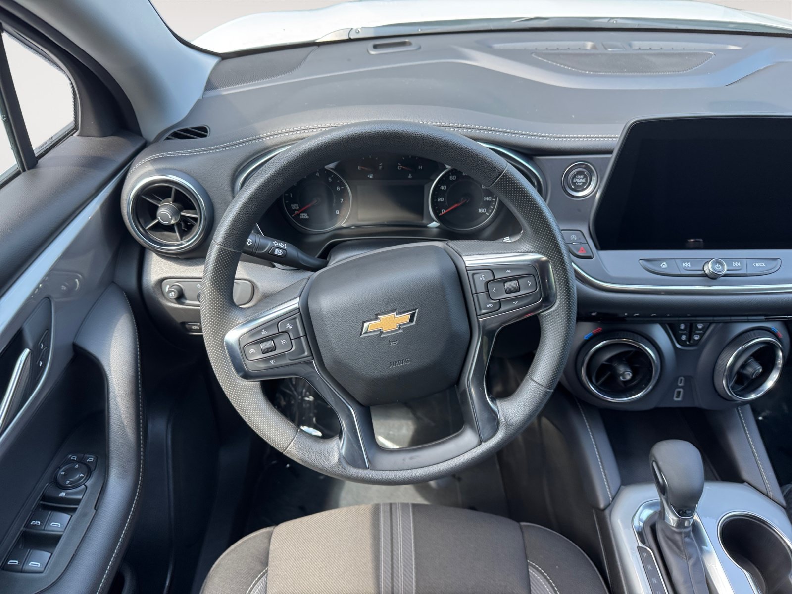 Used 2025 Chevrolet Blazer LT FWD image 13