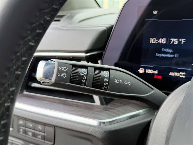 Used 2025 Chevrolet Suburban LT AWD/4WD image 26