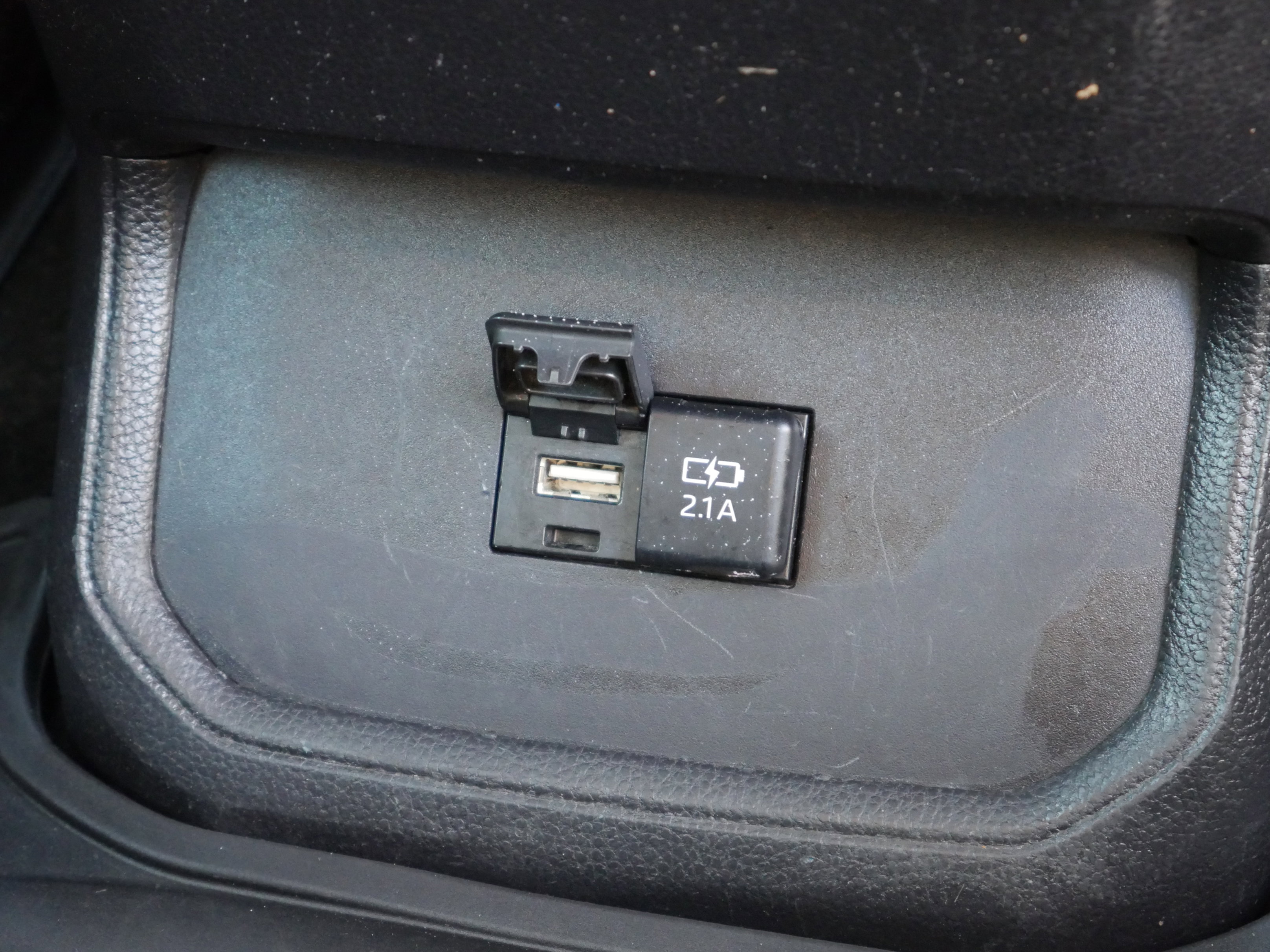 Used 2020 Toyota Highlander XLE AWD/4WD image 35