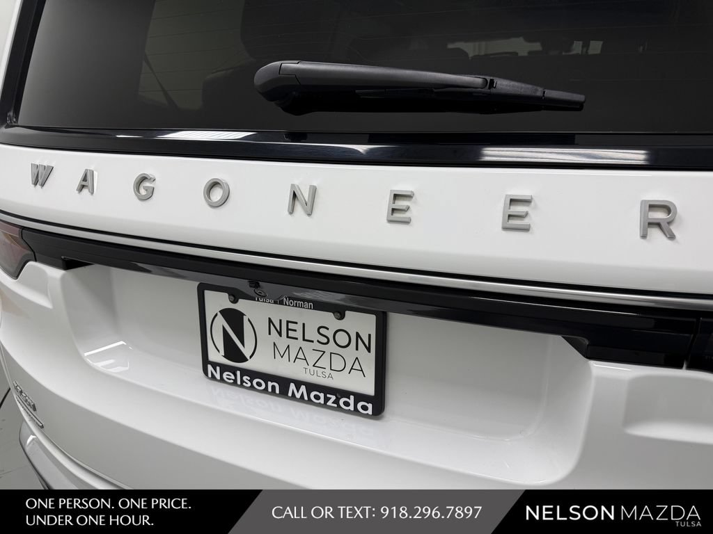 Used 2022 Jeep Wagoneer Series III w/ Premium Group I AWD/4WD image 15