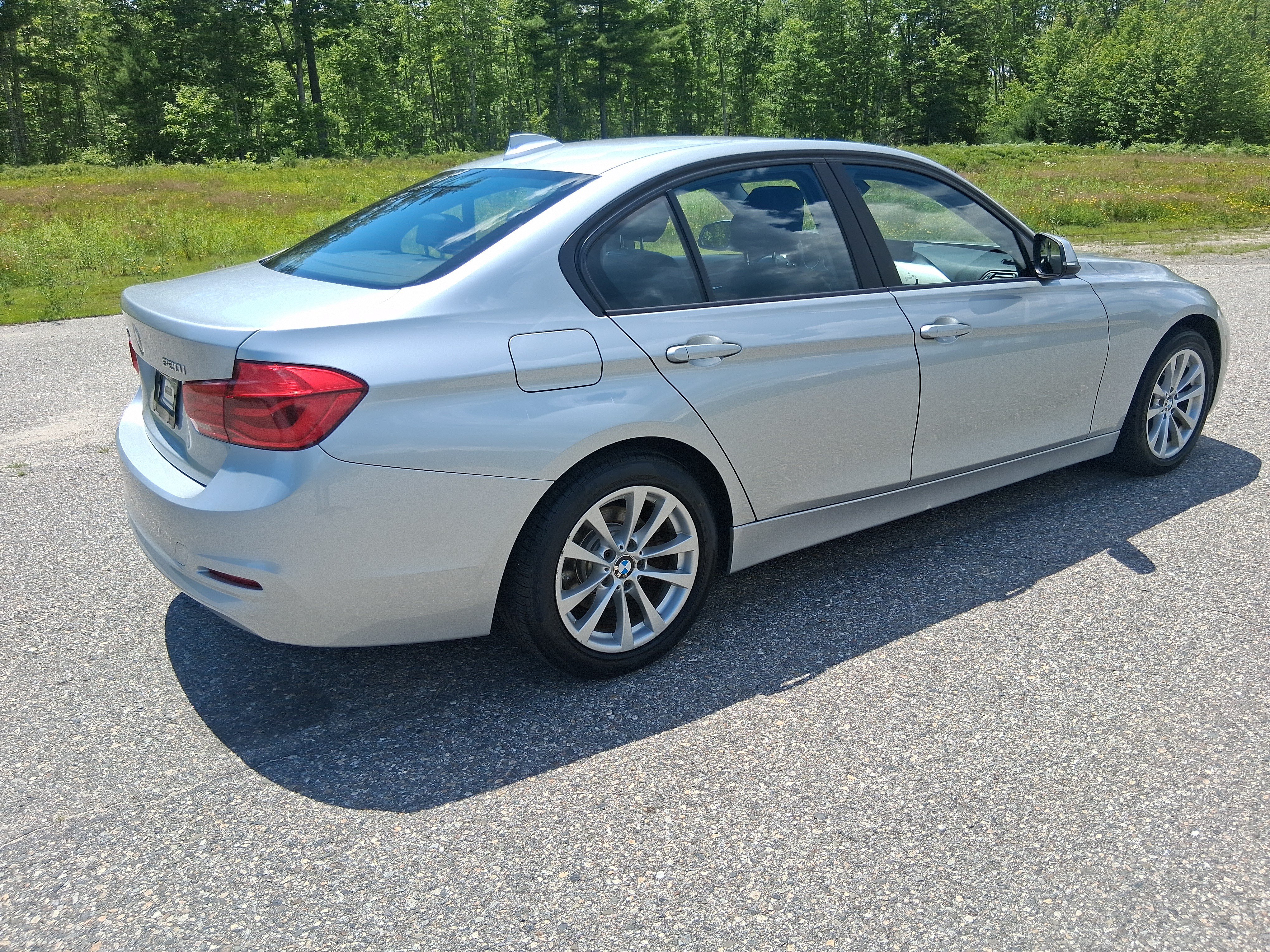 Used 2018 BMW 320i xDrive Sedan AWD/4WD image 5
