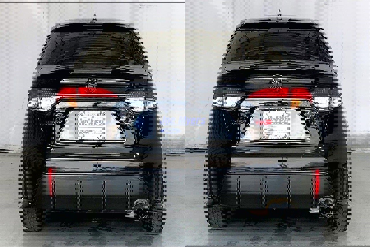 Used 2024 Toyota Corolla SE image 3