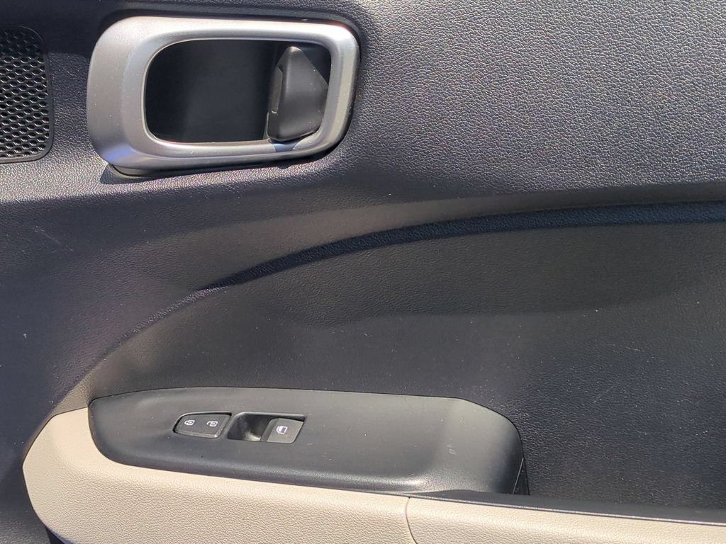 Used 2025 Hyundai Venue SEL FWD image 33