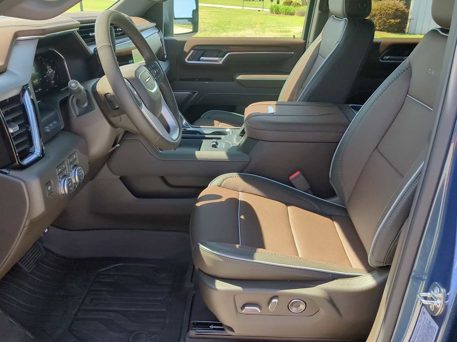 New 2026 GMC Sierra 2500 Denali w/ Denali Reserve Package AWD/4WD image 14