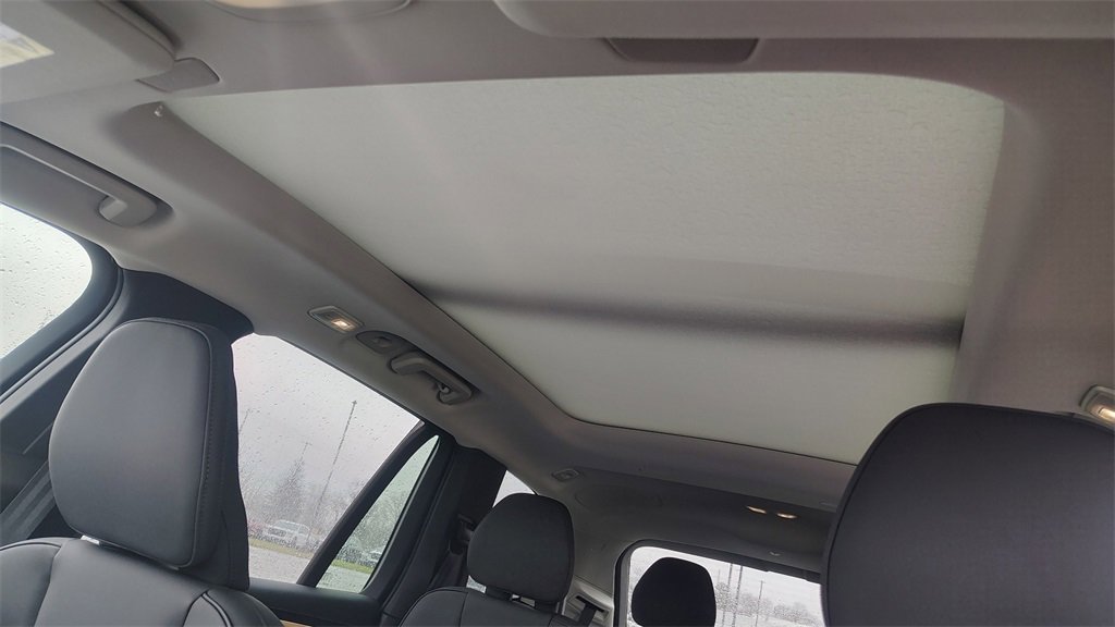 New 2026 Volvo XC90 T8 Plus w/ Protection Package Premier image 28