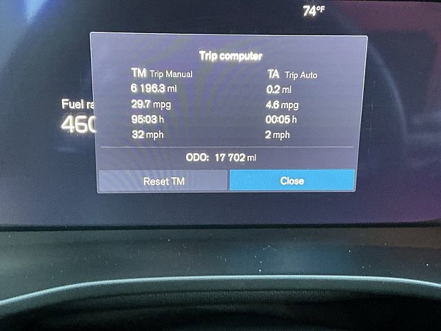 Used 2025 Volvo XC40 B5 Plus image 31