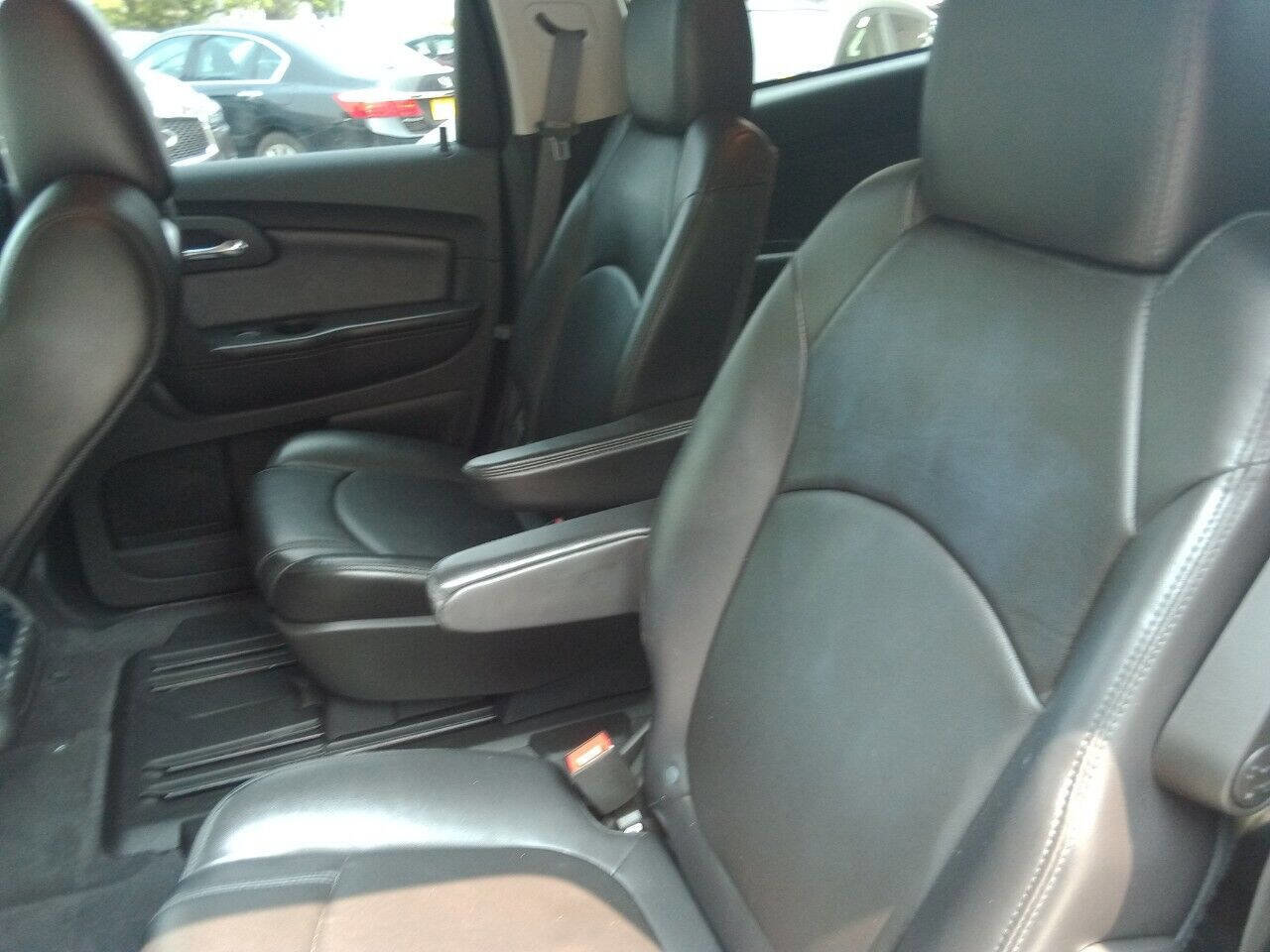Used 2012 Chevrolet Traverse LT FWD image 11