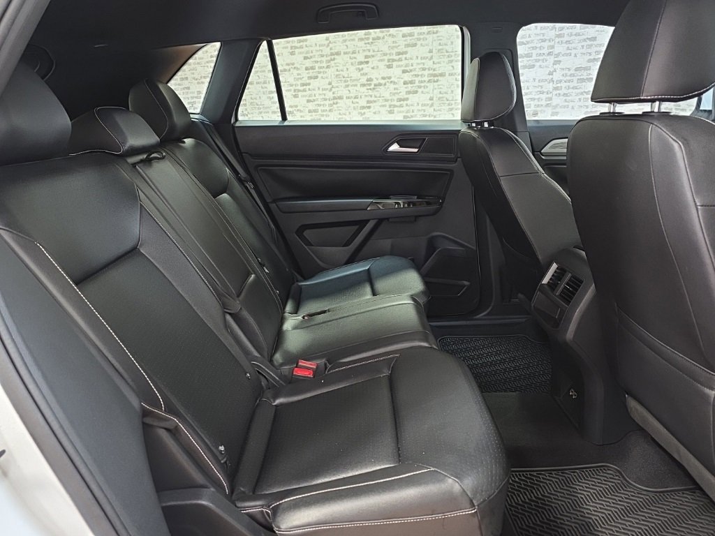 Used 2020 Volkswagen Atlas Cross Sport SE w/ Towing Package image 15