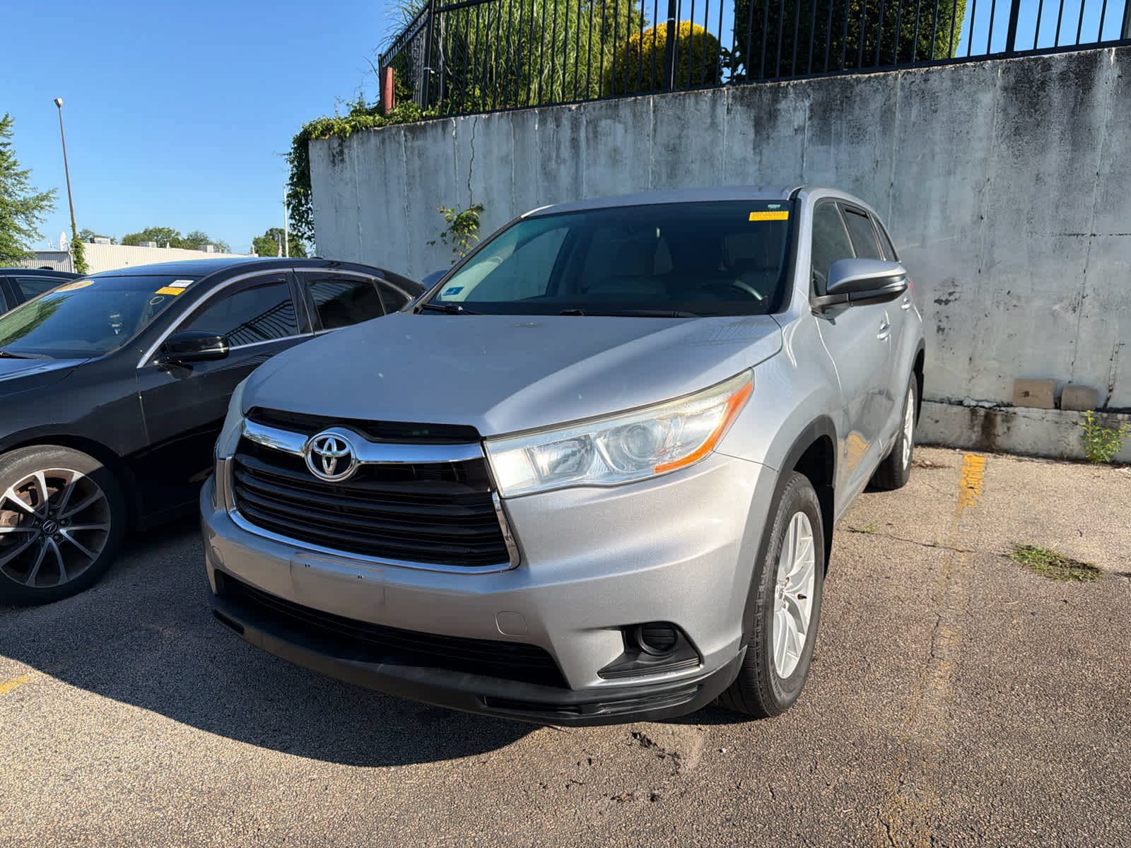 Used 2014 Toyota Highlander LE AWD/4WD image 7