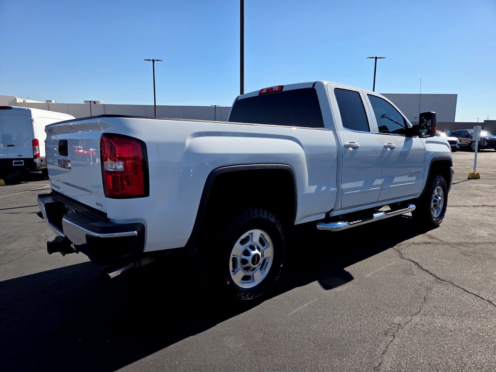 Used 2017 GMC Sierra 2500 SLE w/ HD SLE Preferred Plus Package AWD/4WD image 6