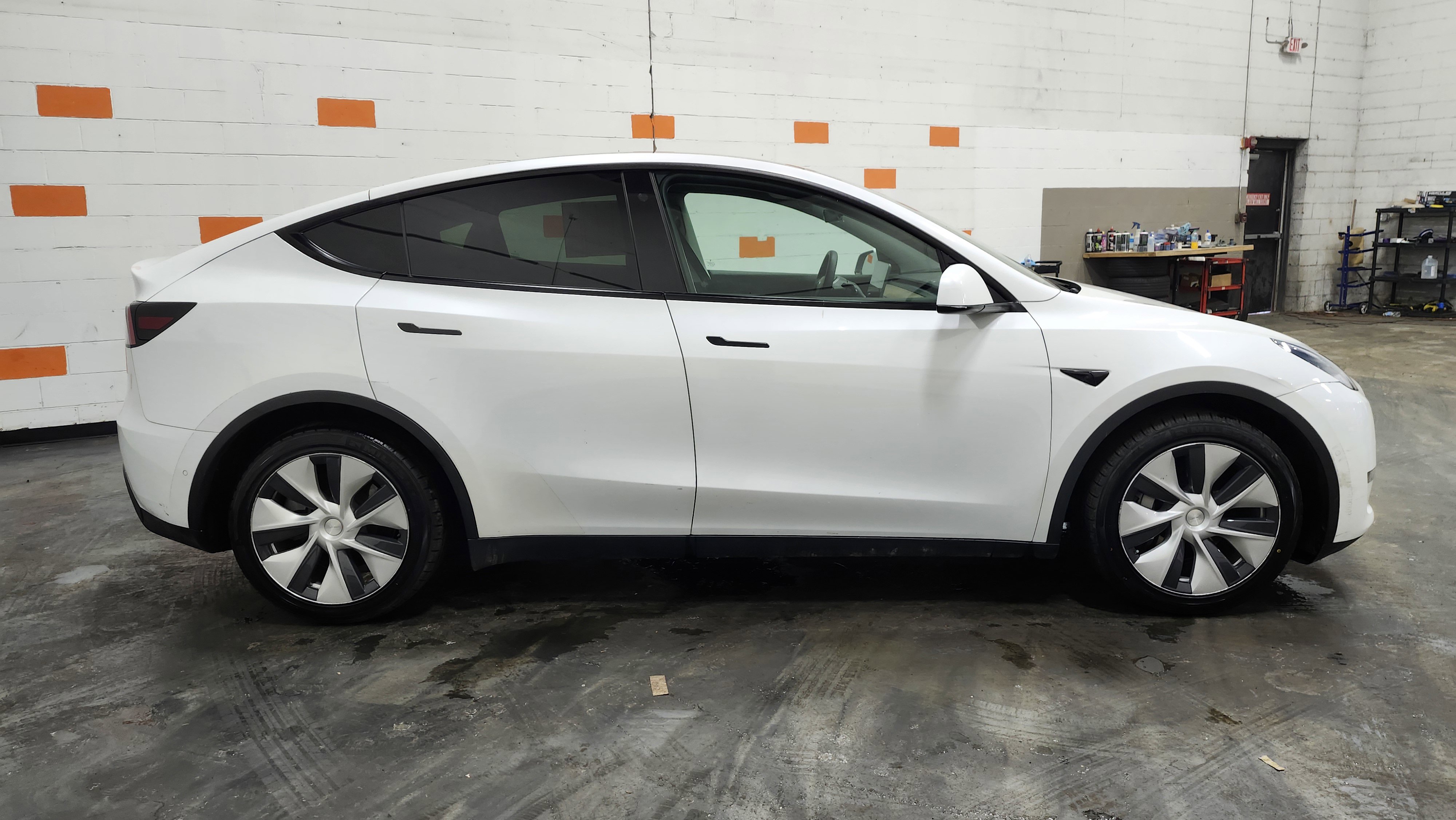 Used 2021 Tesla Model Y Long Range image 17