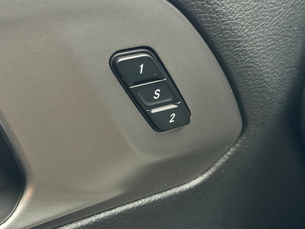Used 2025 Chrysler Pacifica Select FWD image 31