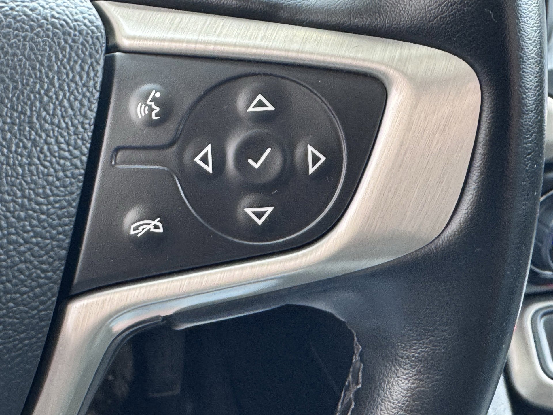 Used 2023 GMC Acadia Denali image 28