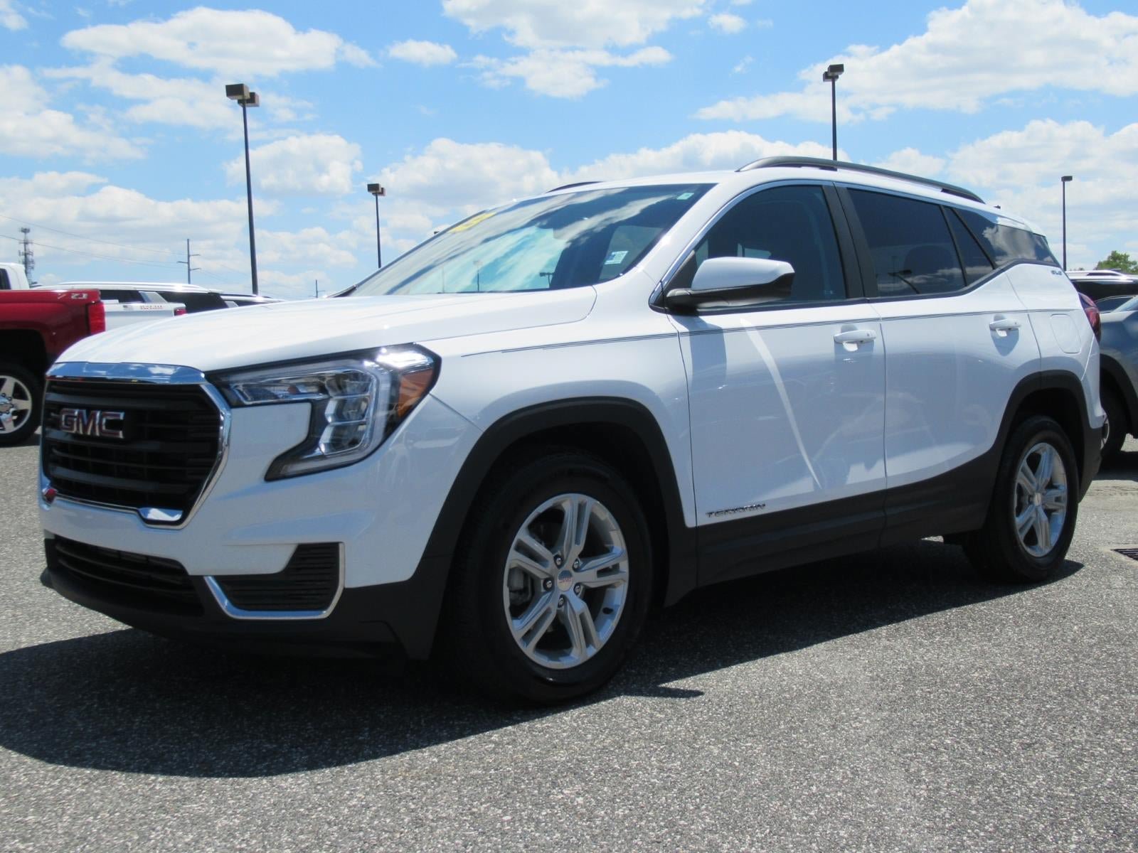 Used 2023 GMC Terrain SLE w/ Driver Convenience Package FWD image 3