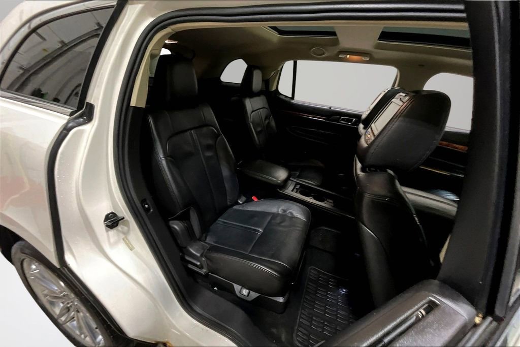 Used 2013 Lincoln MKT AWD image 23