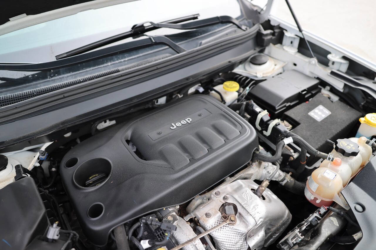 Used 2019 Jeep Cherokee Limited image 40