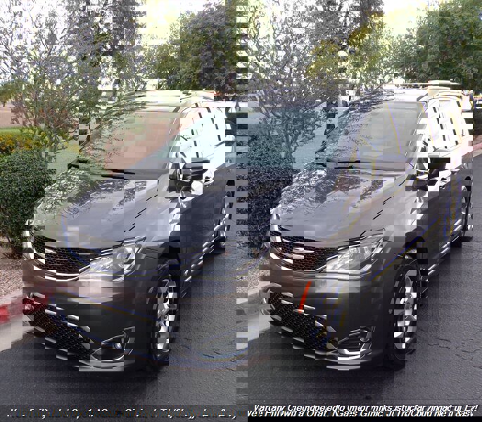 Used 2017 Chrysler Pacifica Touring-L Plus image 3