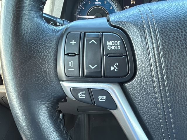 Used 2015 Toyota Sienna XLE w/ XLE Navigation Package image 16
