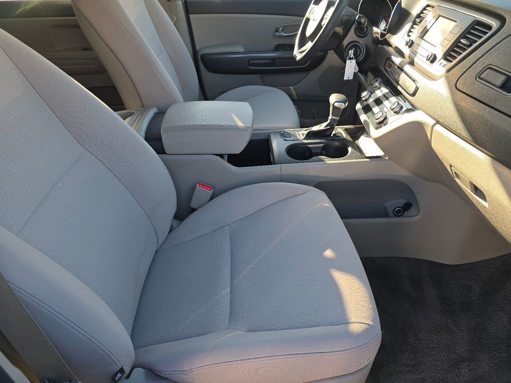 Used 2018 Kia Sedona LX image 21