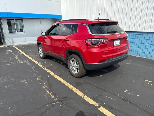 Used 2024 Jeep Compass Latitude AWD/4WD image 3