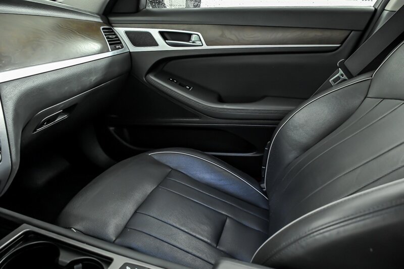 Used 2016 Hyundai Genesis 3.8 w/ Option Group 04 AWD/4WD image 32