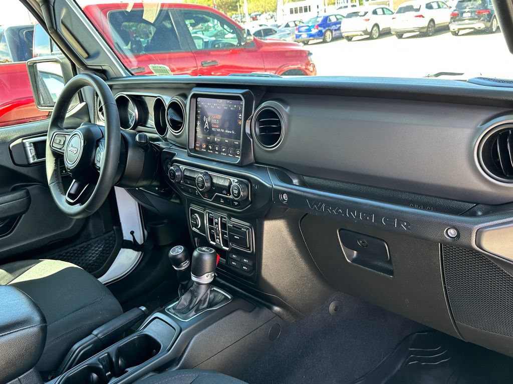 Certified 2023 Jeep Wrangler Unlimited w/ Sun & Screen Package AWD/4WD image 15