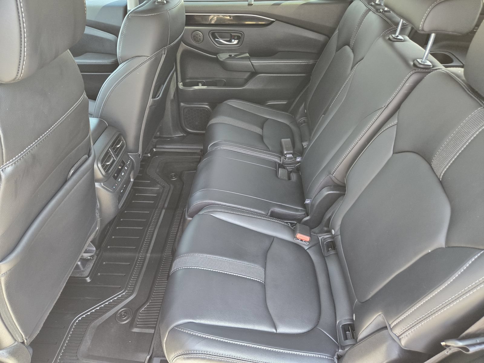Used 2025 Honda Pilot EX-L image 32