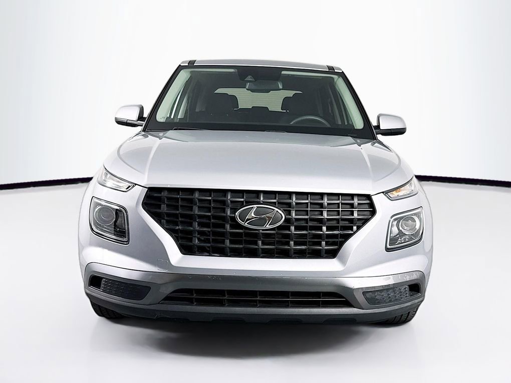 Used 2020 Hyundai Venue SE image 2