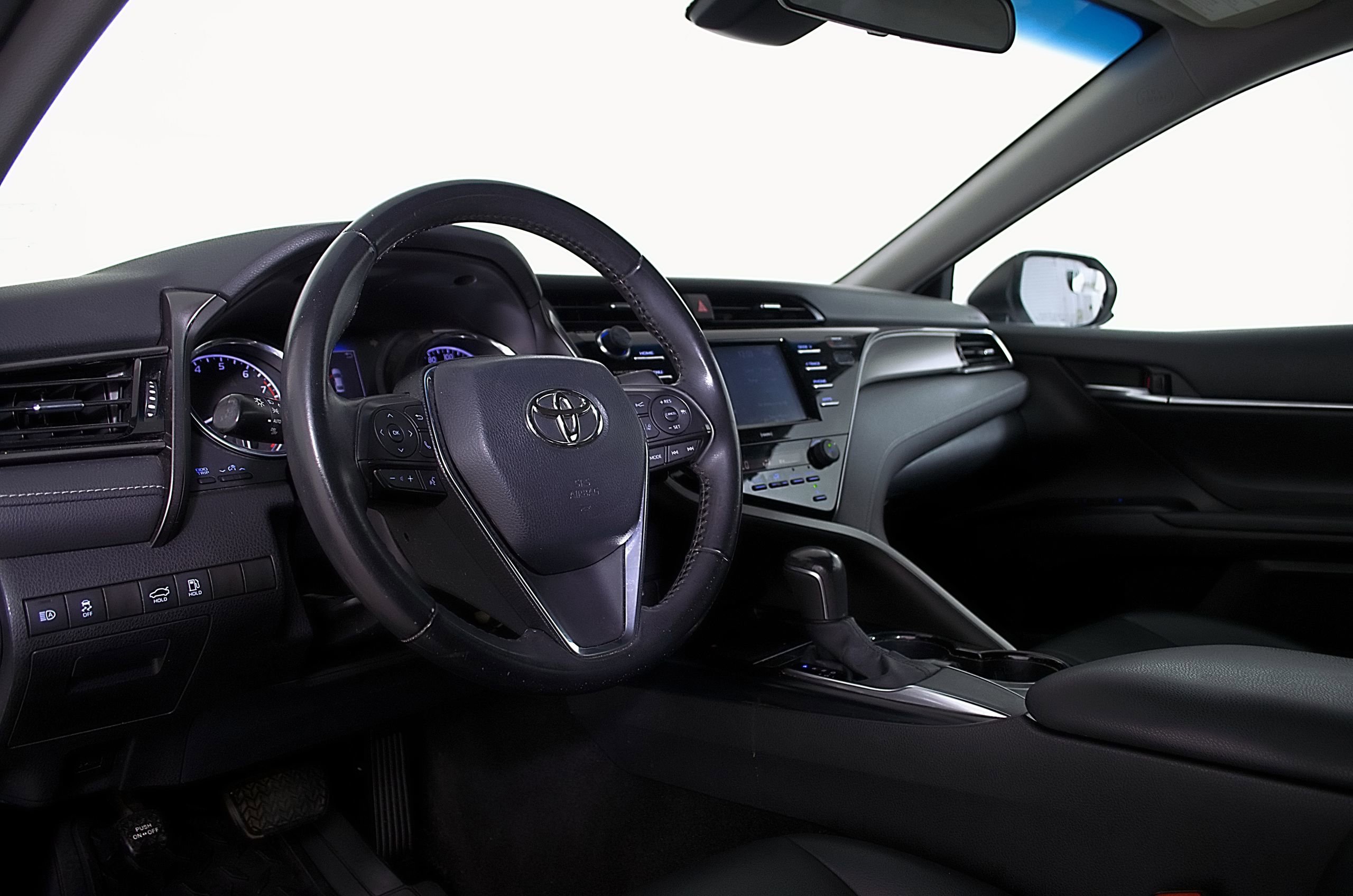 Used 2020 Toyota Camry SE FWD image 12