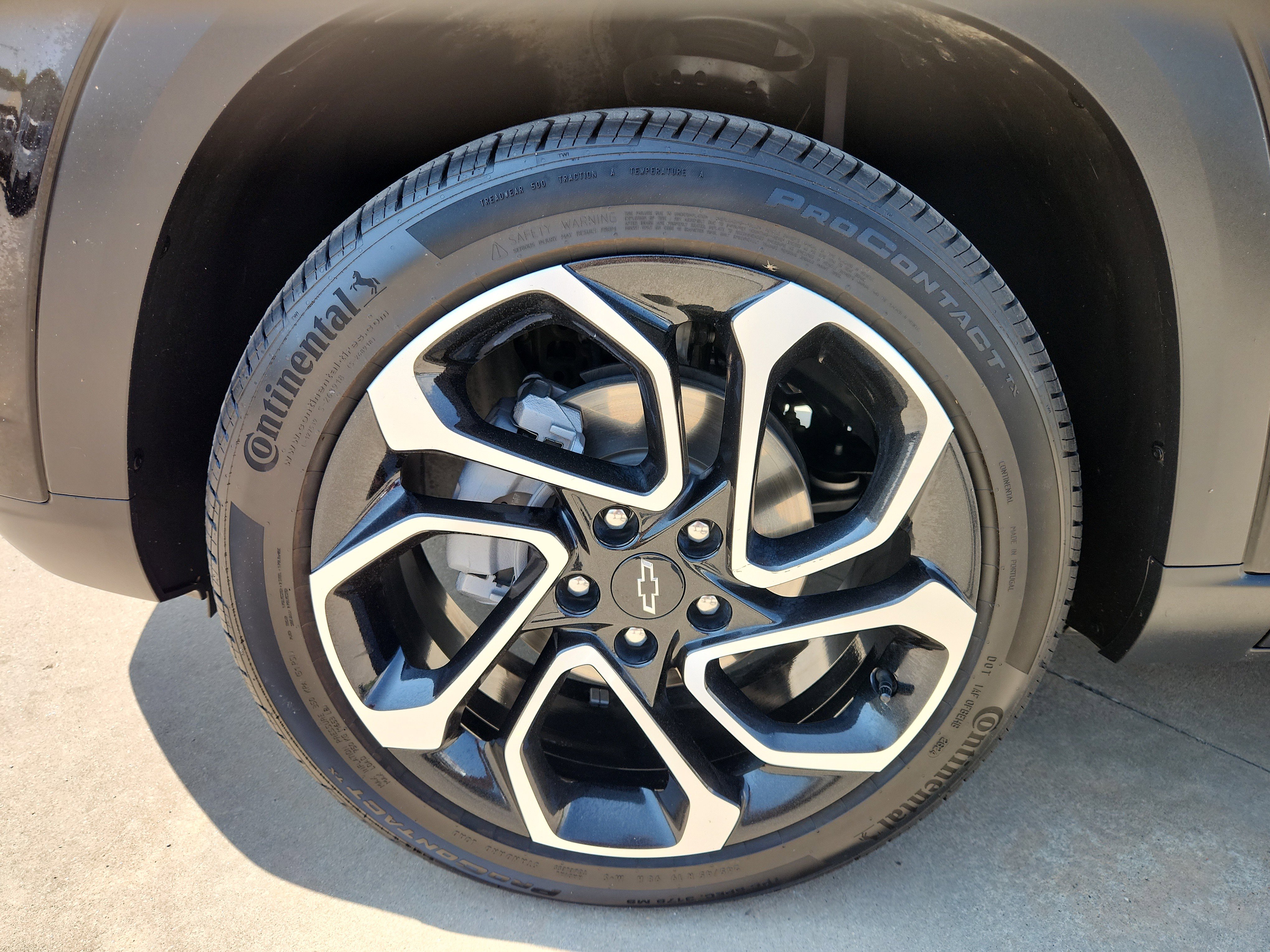 Used 2025 Chevrolet Trax RS w/ Sunroof Package FWD image 52