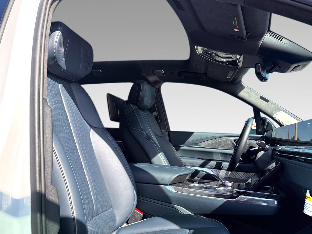 New 2025 Cadillac Escalade IQ Luxury 2 image 15