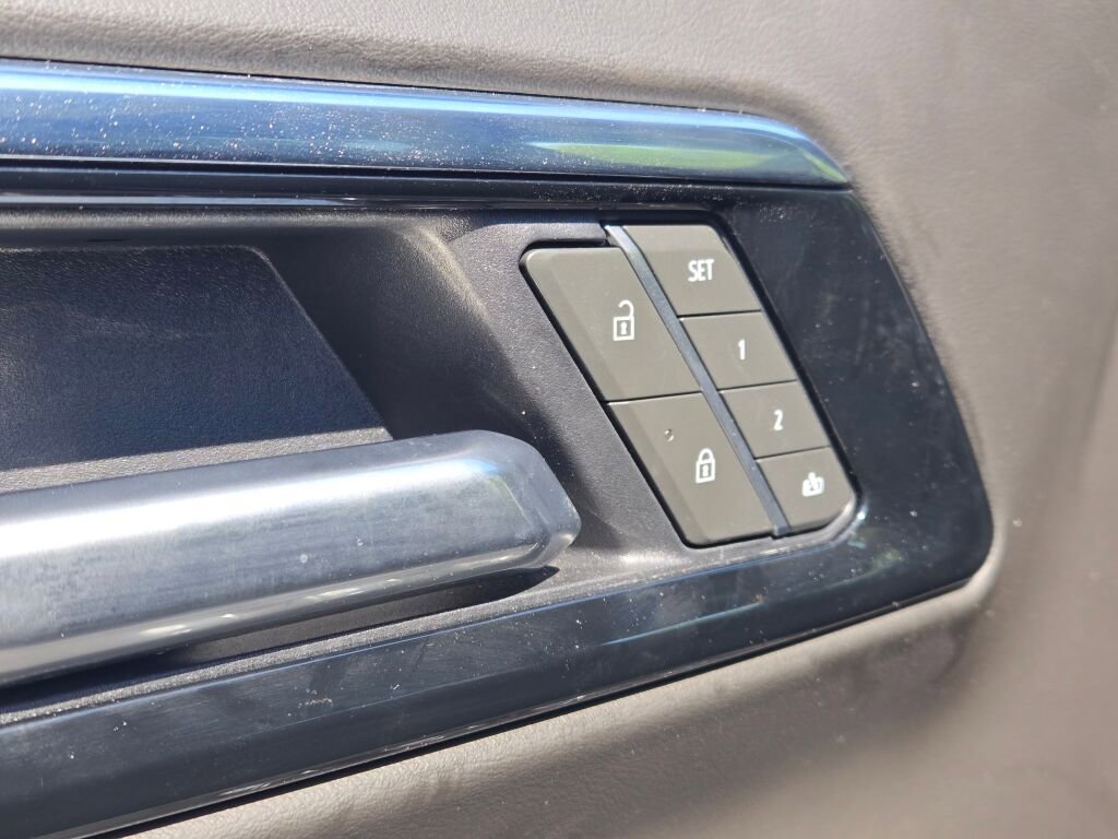 Used 2025 Chevrolet Suburban Premier image 30