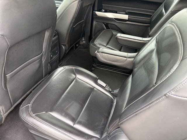 Used 2022 Ford Explorer XLT w/ Equipment Group 202A image 32