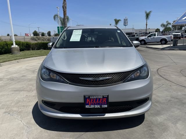 Used 2022 Chrysler Voyager LX FWD image 3