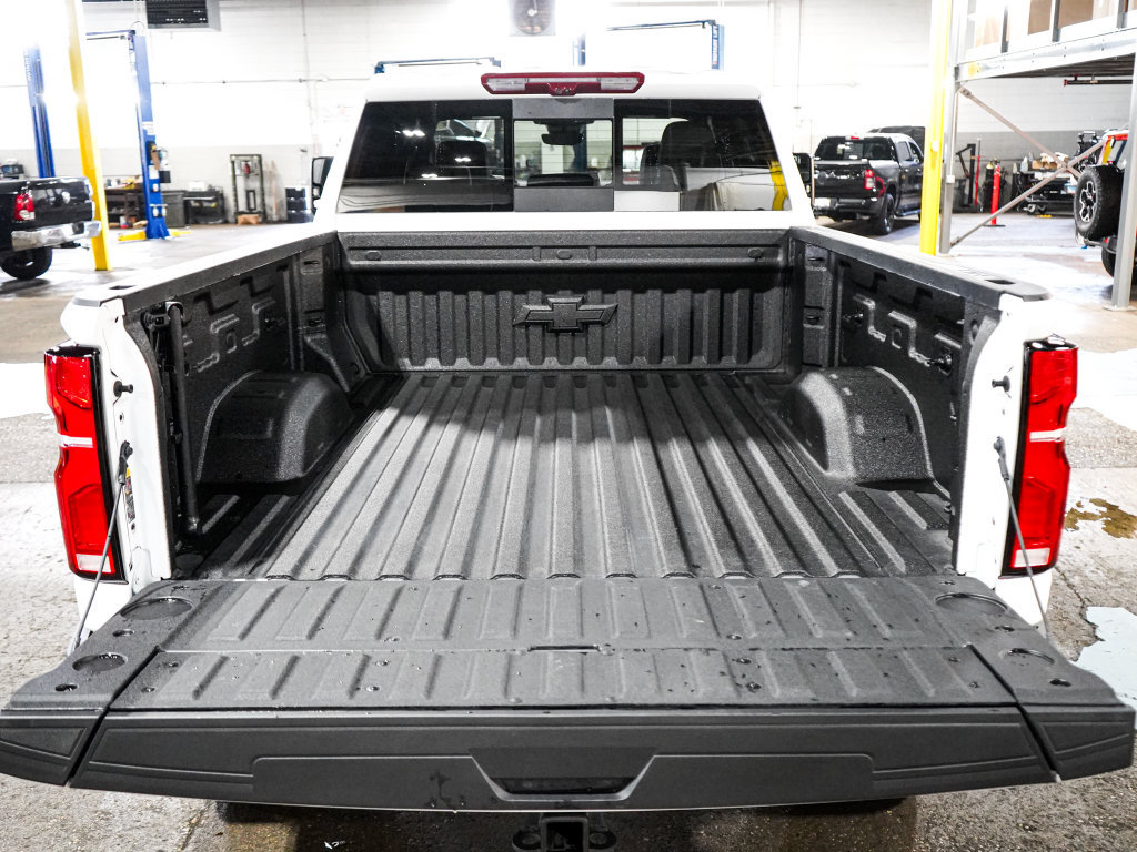 Used 2025 Chevrolet Silverado 2500 ZR2 w/ Technology Package AWD/4WD image 13