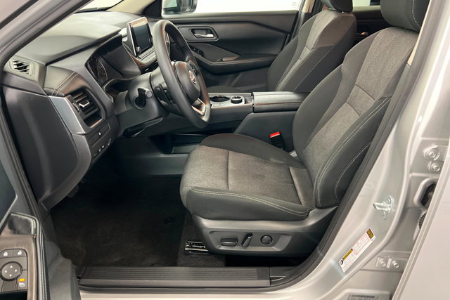 Used 2024 Nissan Rogue SV image 17
