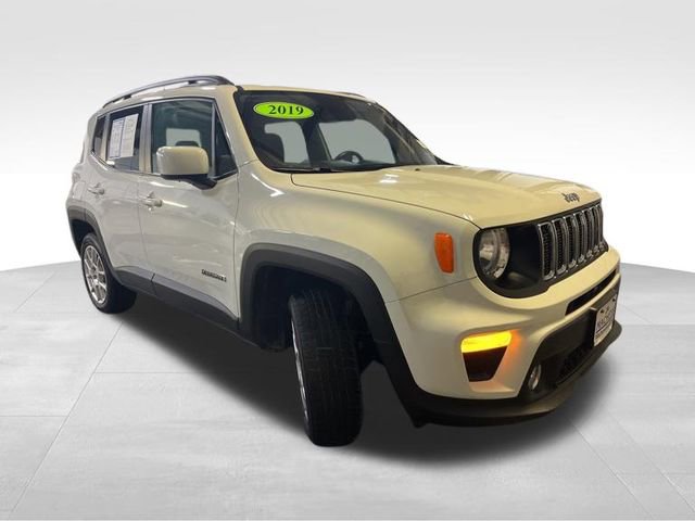 Used 2019 Jeep Renegade Latitude w/ Cold Weather Group image 9