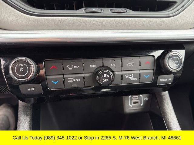 Used 2025 Jeep Compass Limited image 19