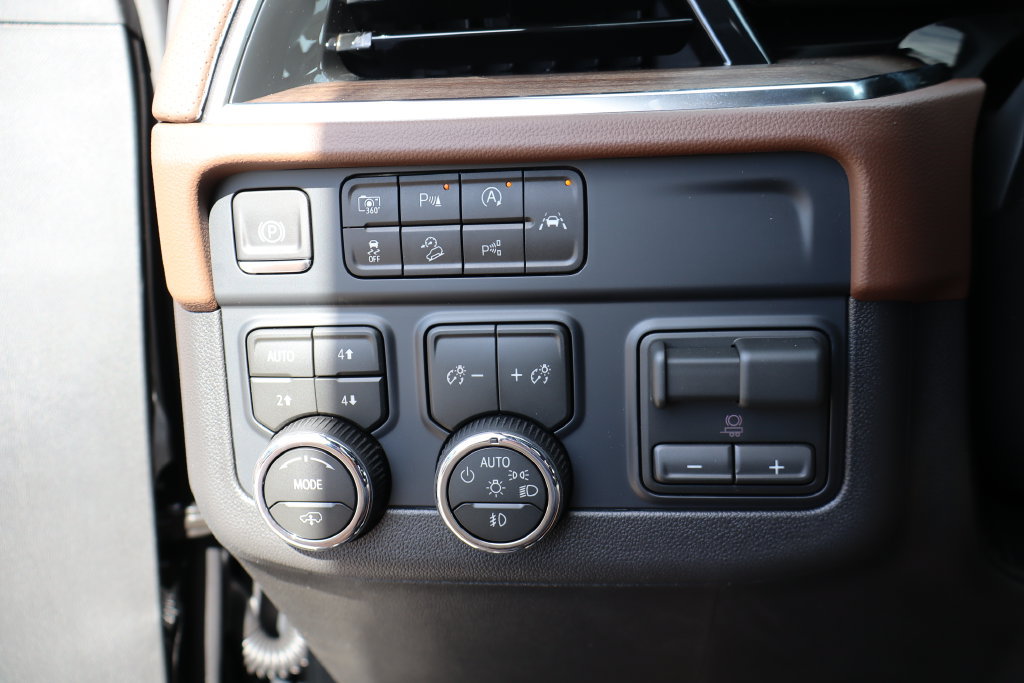New 2026 Chevrolet Suburban High Country AWD/4WD image 19
