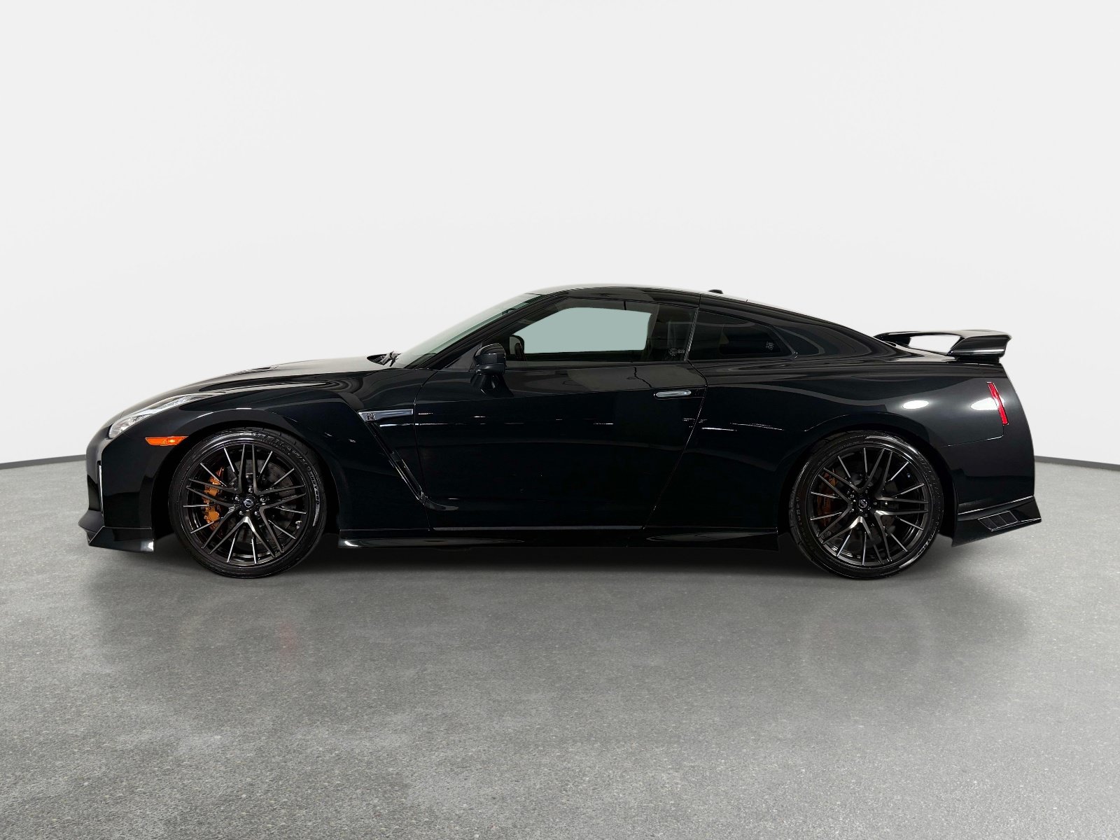 Used 2021 Nissan GT-R Premium AWD/4WD image 6