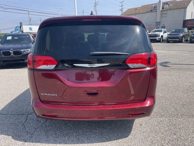 Used 2023 Chrysler Voyager LX image 5