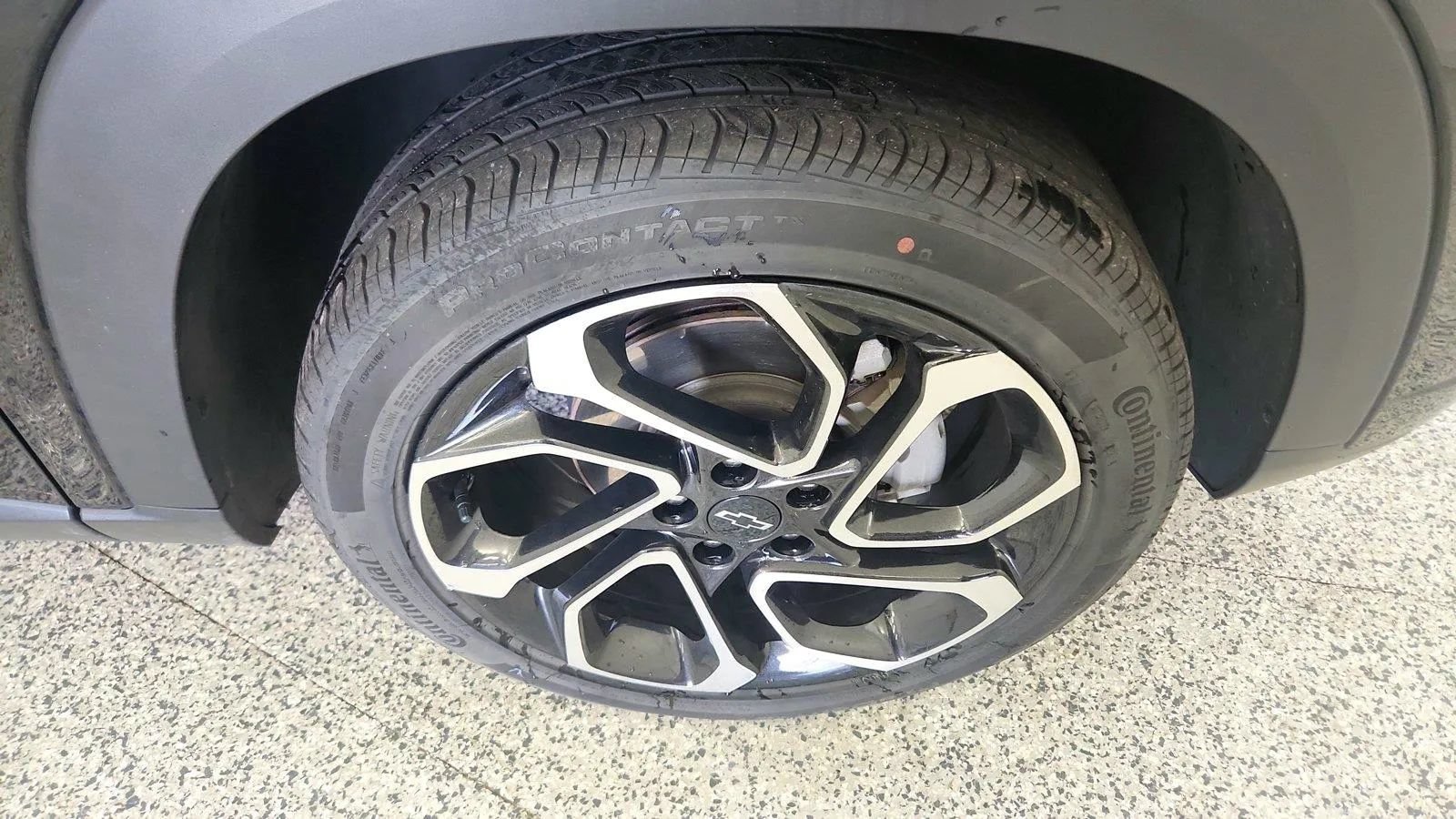 Used 2024 Chevrolet Trax RS w/ Sunroof Package FWD image 31