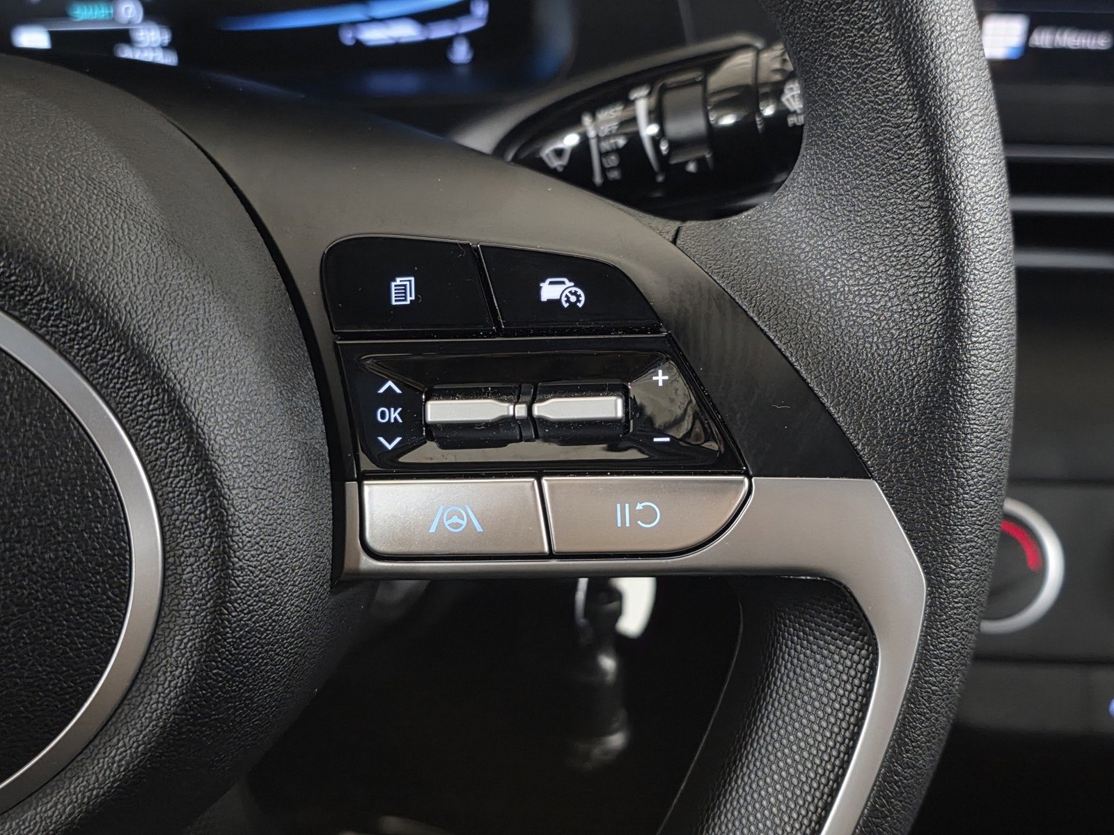 Certified 2025 Hyundai Elantra SE image 30