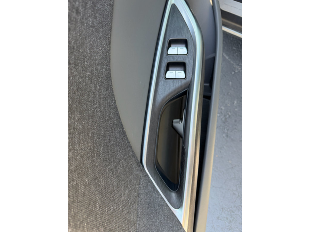 Used 2024 Lucid Air Touring AWD/4WD image 10