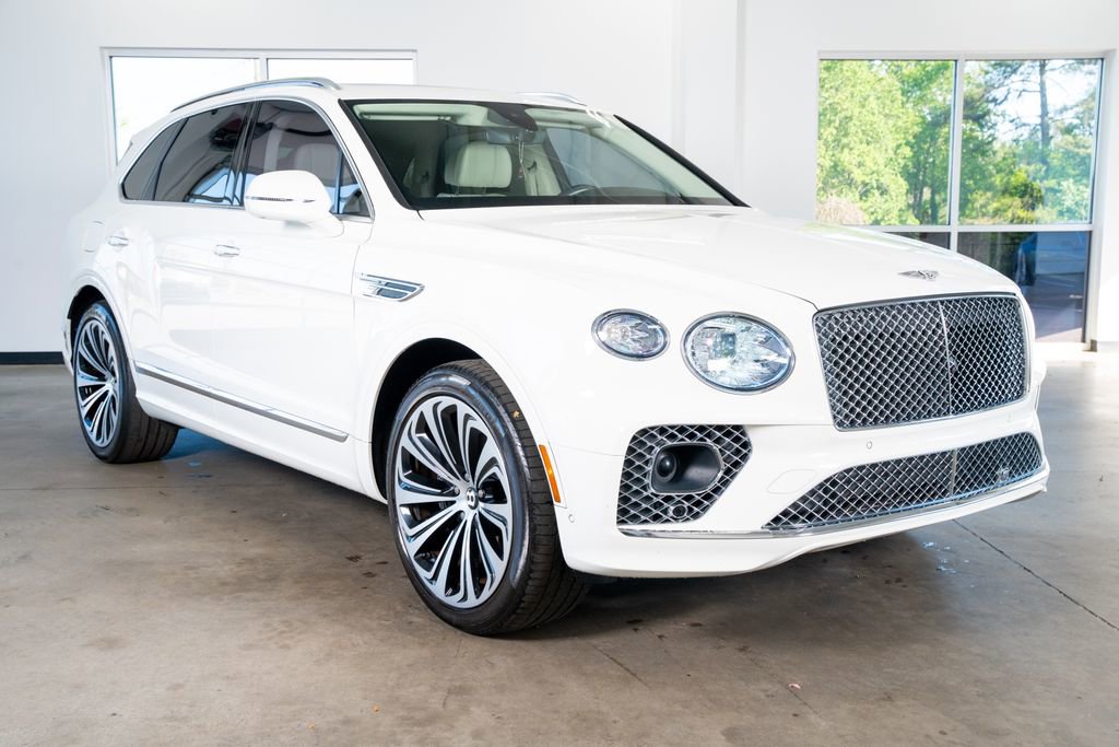 Used 2021 Bentley Bentayga Plug-In Hybrid image 4