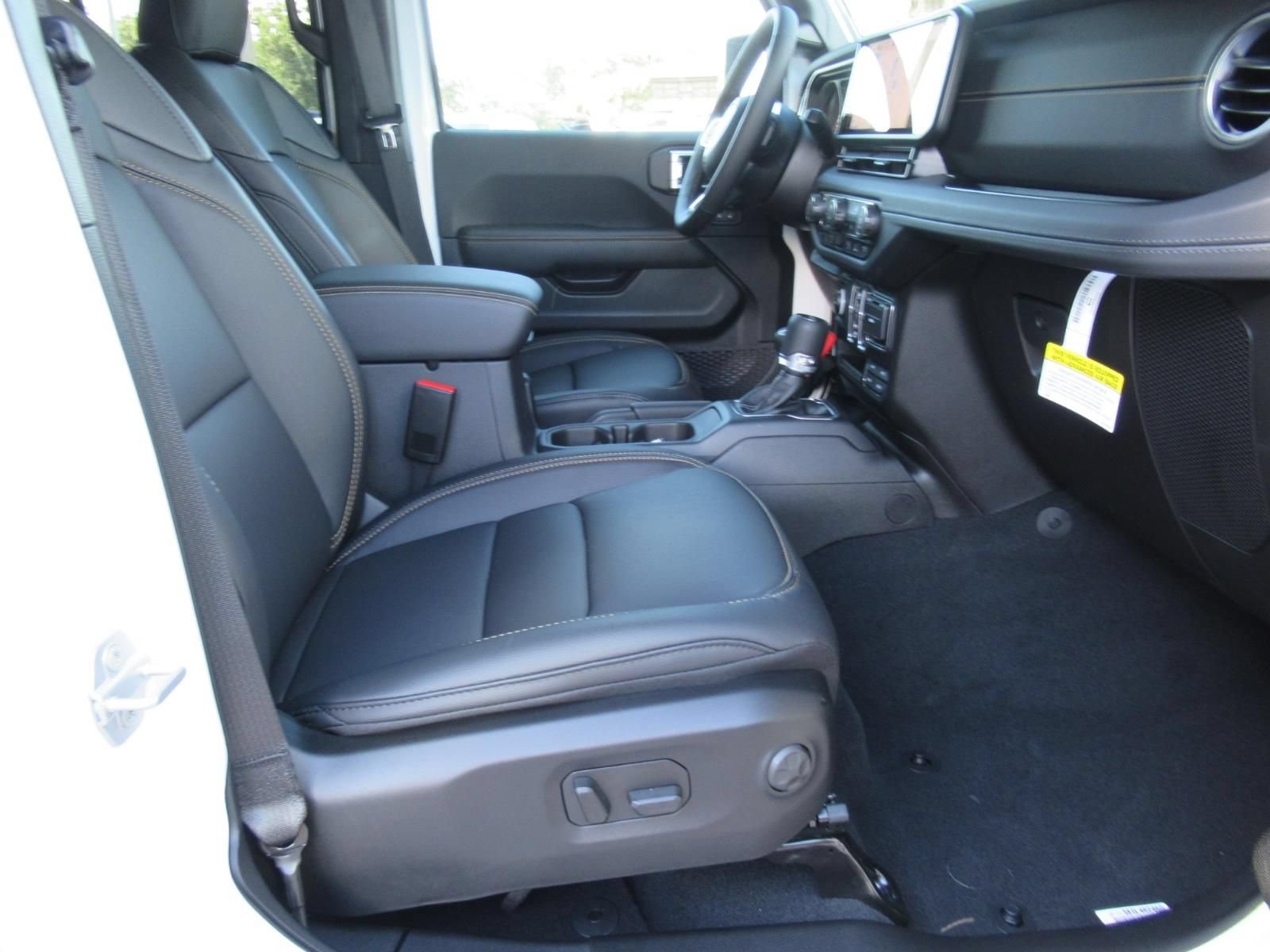 New 2026 Jeep Wrangler Unlimited Sahara AWD/4WD image 10