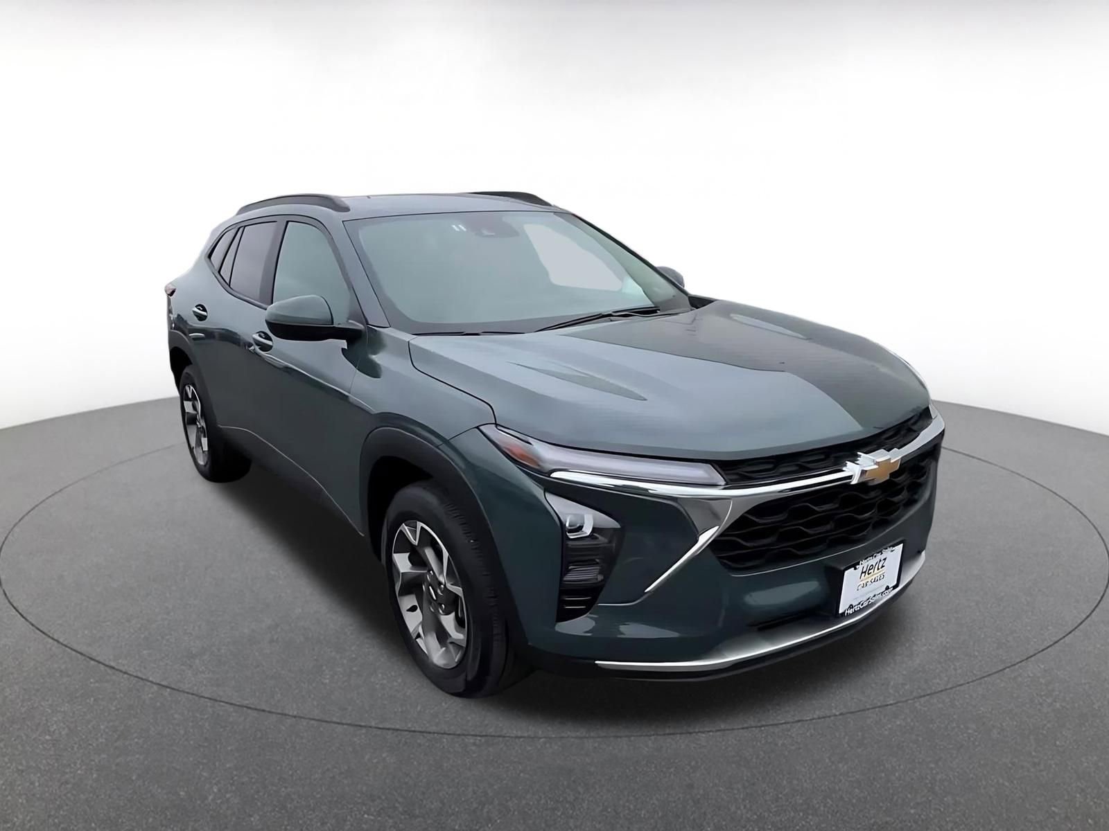 Used 2025 Chevrolet Trax LT FWD image 3