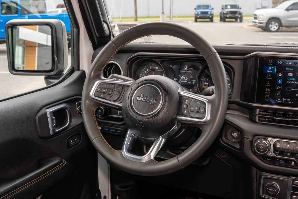 Used 2024 Jeep Wrangler Unlimited Sahara AWD/4WD image 19